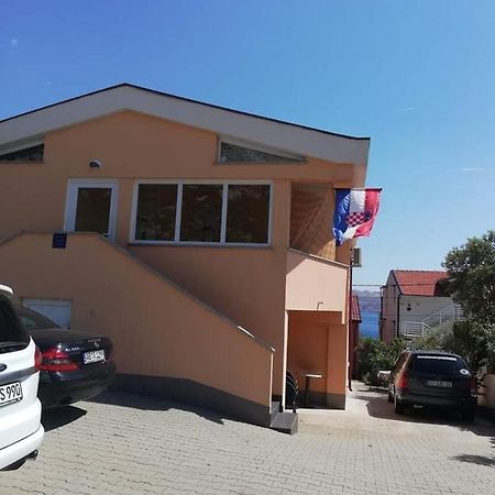 Apartmani Ivankovic Karlobag Bagian luar foto