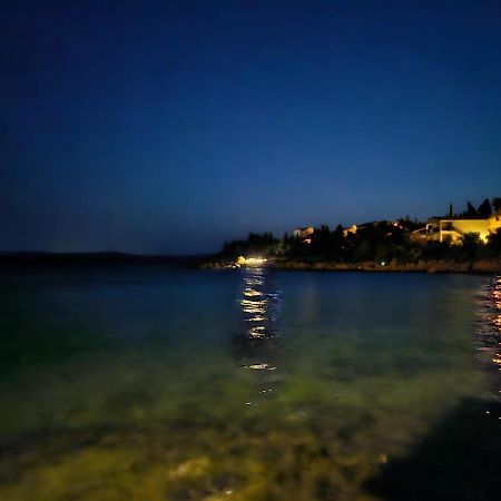 Apartmani Ivankovic Karlobag Bagian luar foto