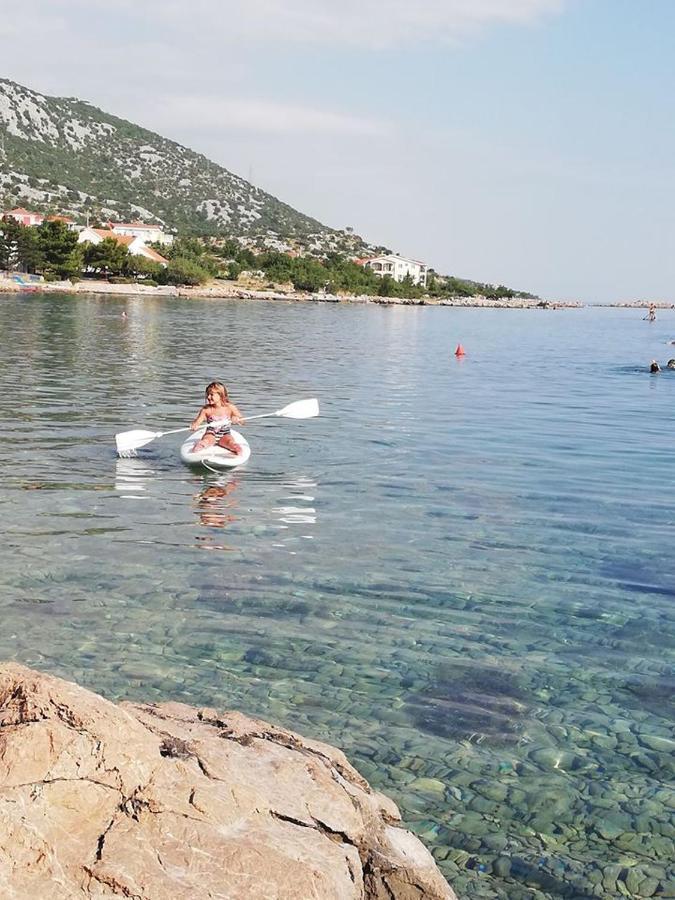 Apartmani Ivankovic Karlobag Bagian luar foto