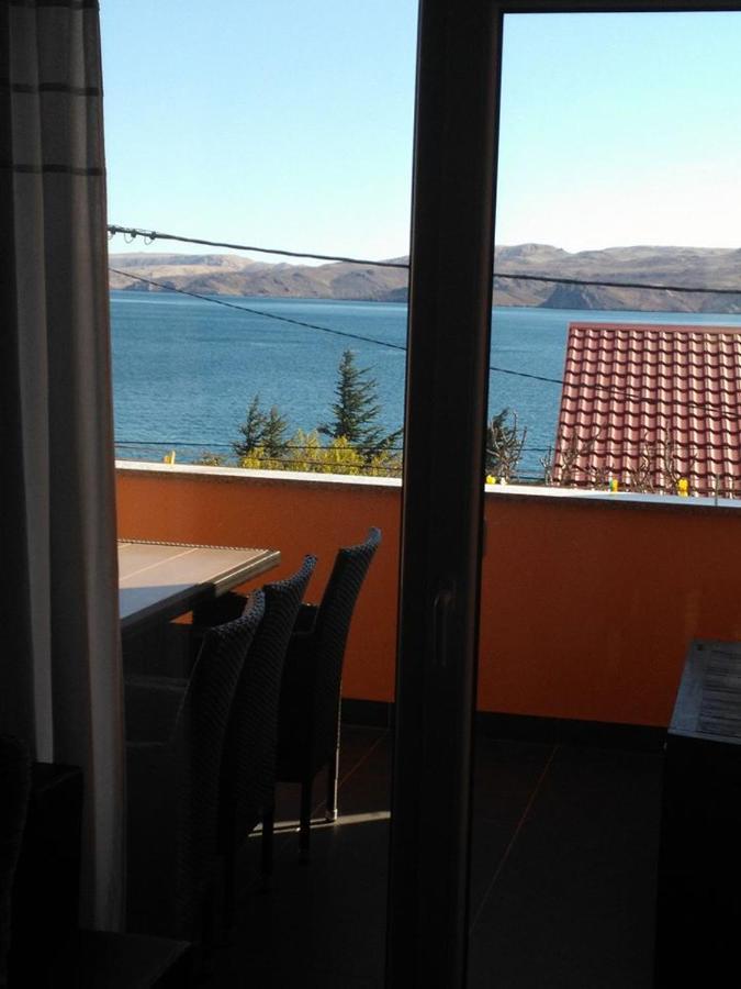 Apartmani Ivankovic Karlobag Bagian luar foto