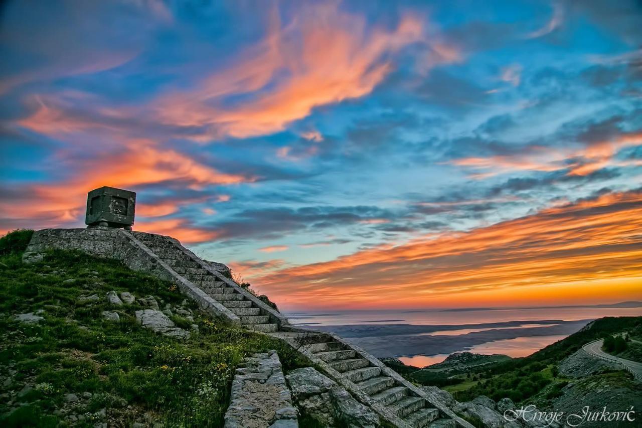 Apartmani Ivankovic Karlobag Bagian luar foto