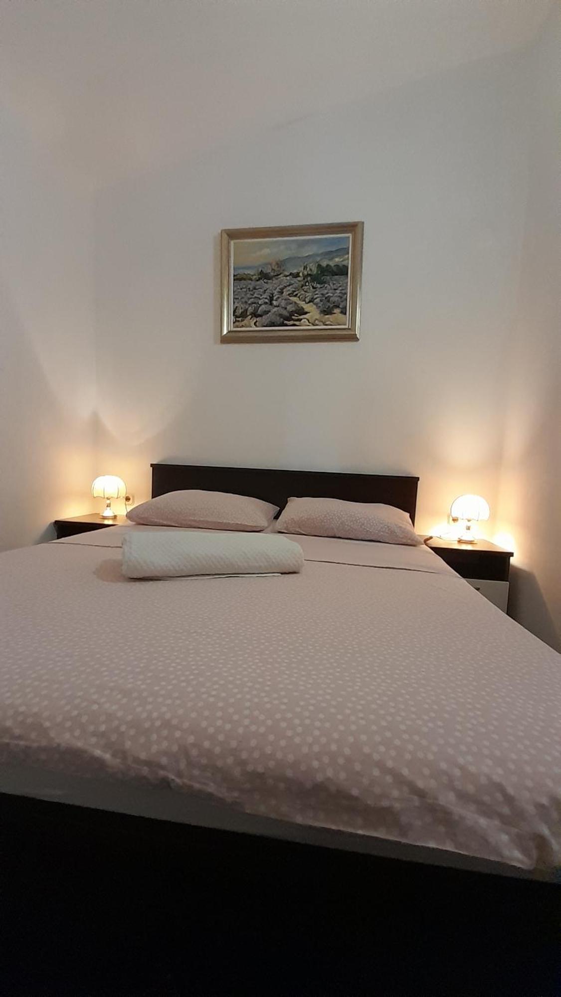 Apartmani Ivankovic Karlobag Ruang foto