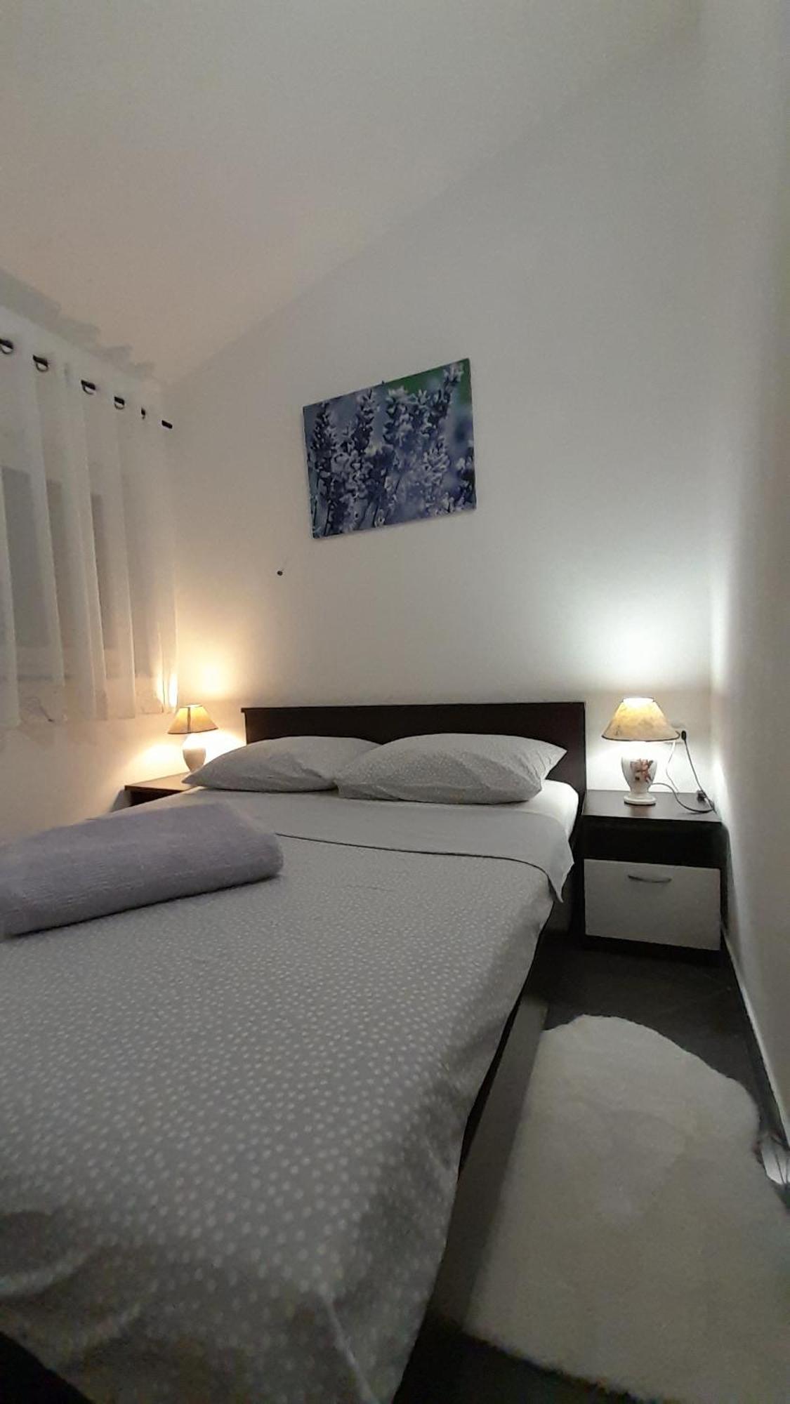 Apartmani Ivankovic Karlobag Ruang foto